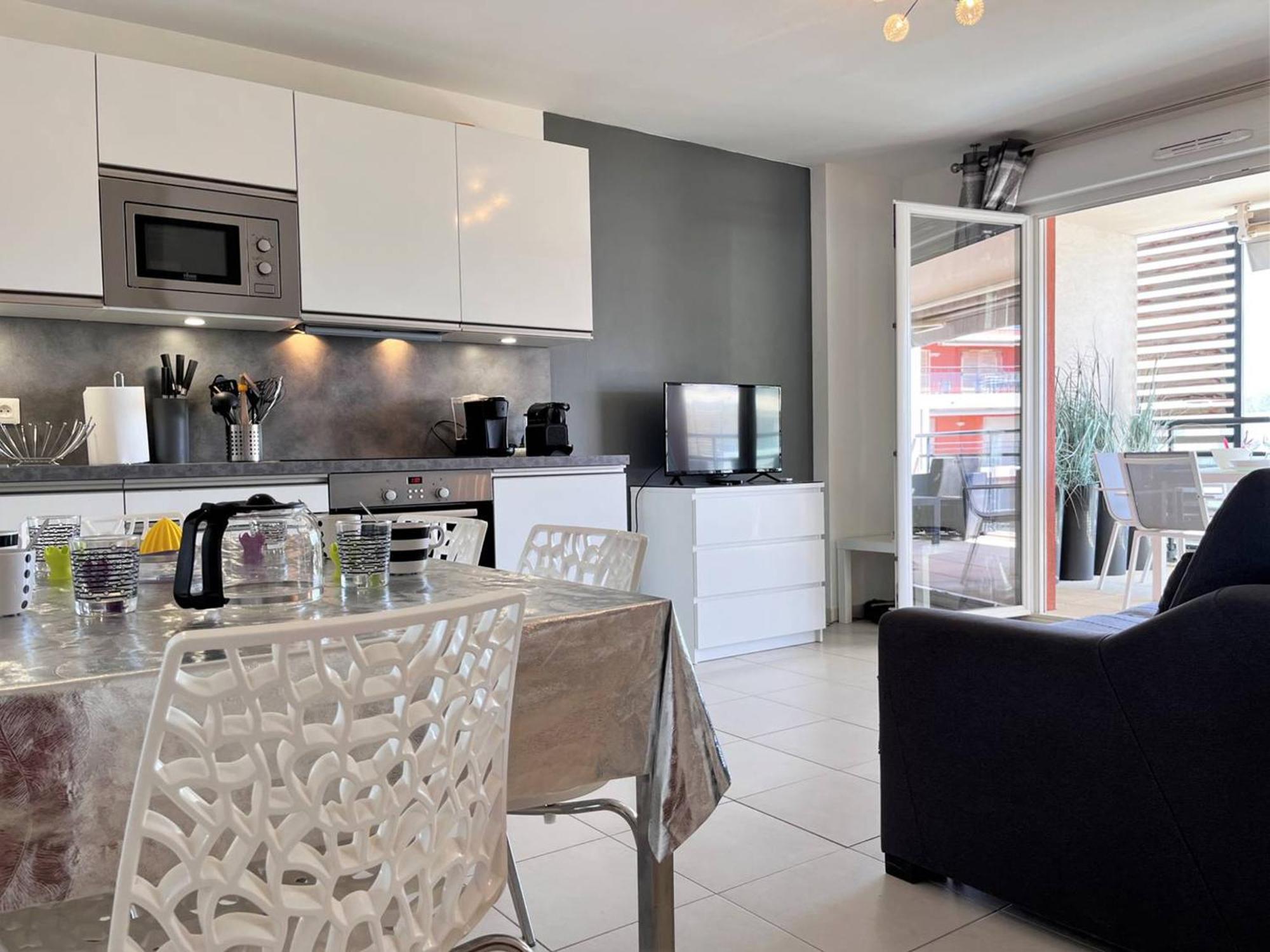 Charmant T2 Climatise Avec Grande Terrasse, Piscine Et Parking Privatif, Proche Plage Et Commerces. - Fr-1-251-441 Le Lavandou Exterior photo